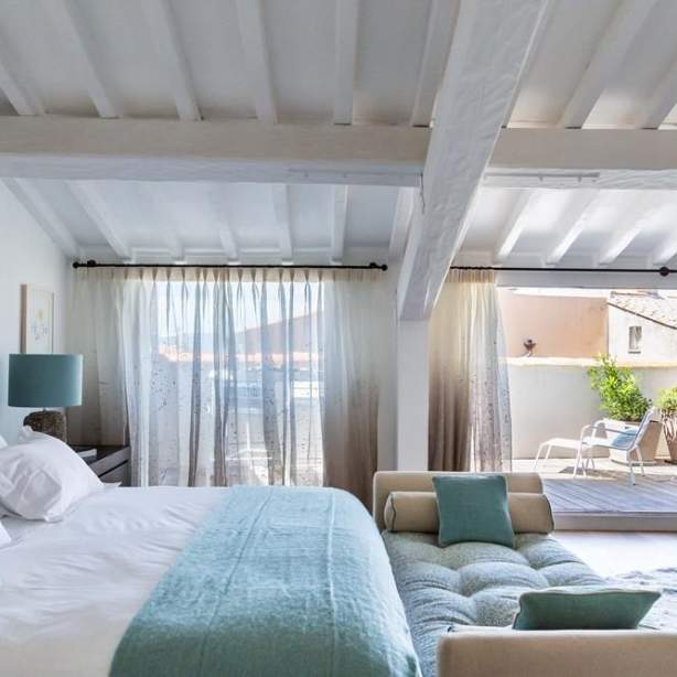 chambre 3 terrasse vue mer location villa de luxe centre saint tropez avec services hôteliers